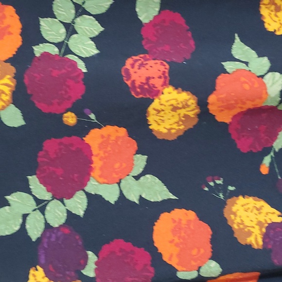 Lularoe‎ Irma Style Top L - Picture 3 of 6